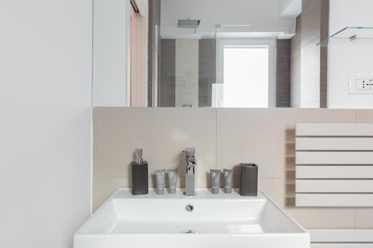 Amoretti Apartment, 6 persone, 3 camere, 2 bagni, balcone, Wi-Fi, Metro B Monti Tiburtini Roma Esterno foto