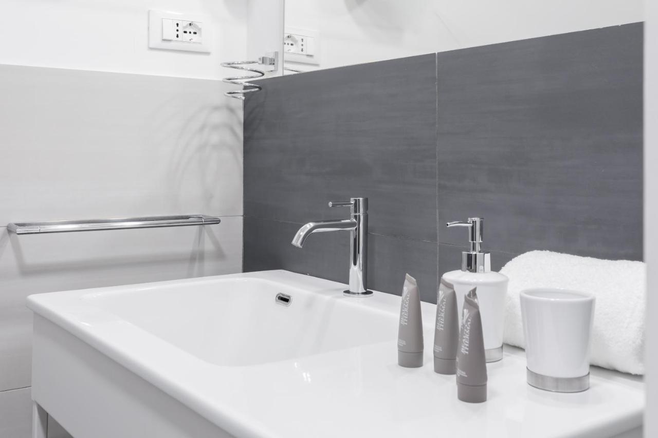 Amoretti Apartment, 6 persone, 3 camere, 2 bagni, balcone, Wi-Fi, Metro B Monti Tiburtini Roma Esterno foto