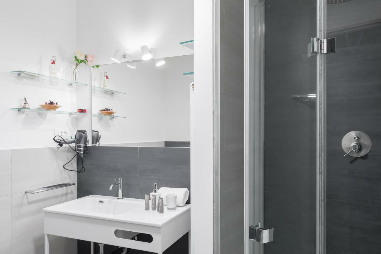 Amoretti Apartment, 6 persone, 3 camere, 2 bagni, balcone, Wi-Fi, Metro B Monti Tiburtini Roma Esterno foto